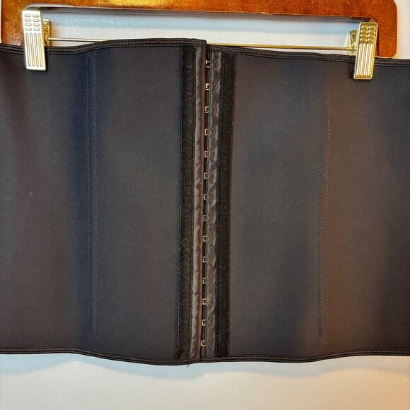 Yianna Black Corset Bustier Coquette Goth Womens - Picture 3 of 7